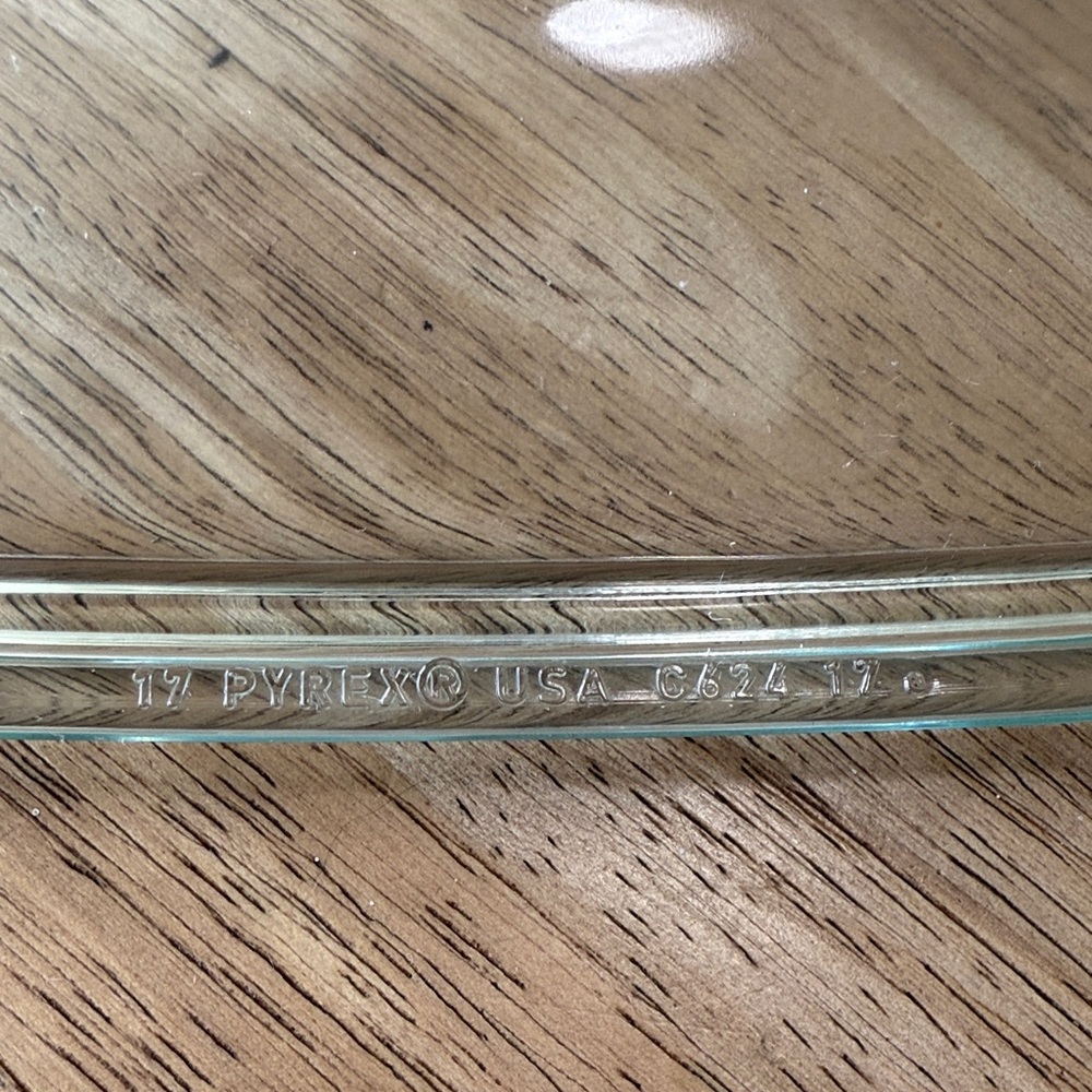 Pyrex Clear Glass Lid with Handle #17 - replacement Lid - Picture 2 of 5